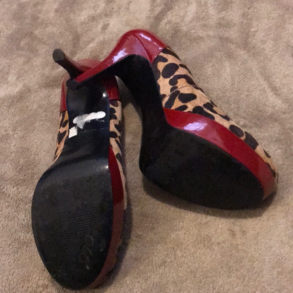 Guess Pumps - Picture 4 of 4